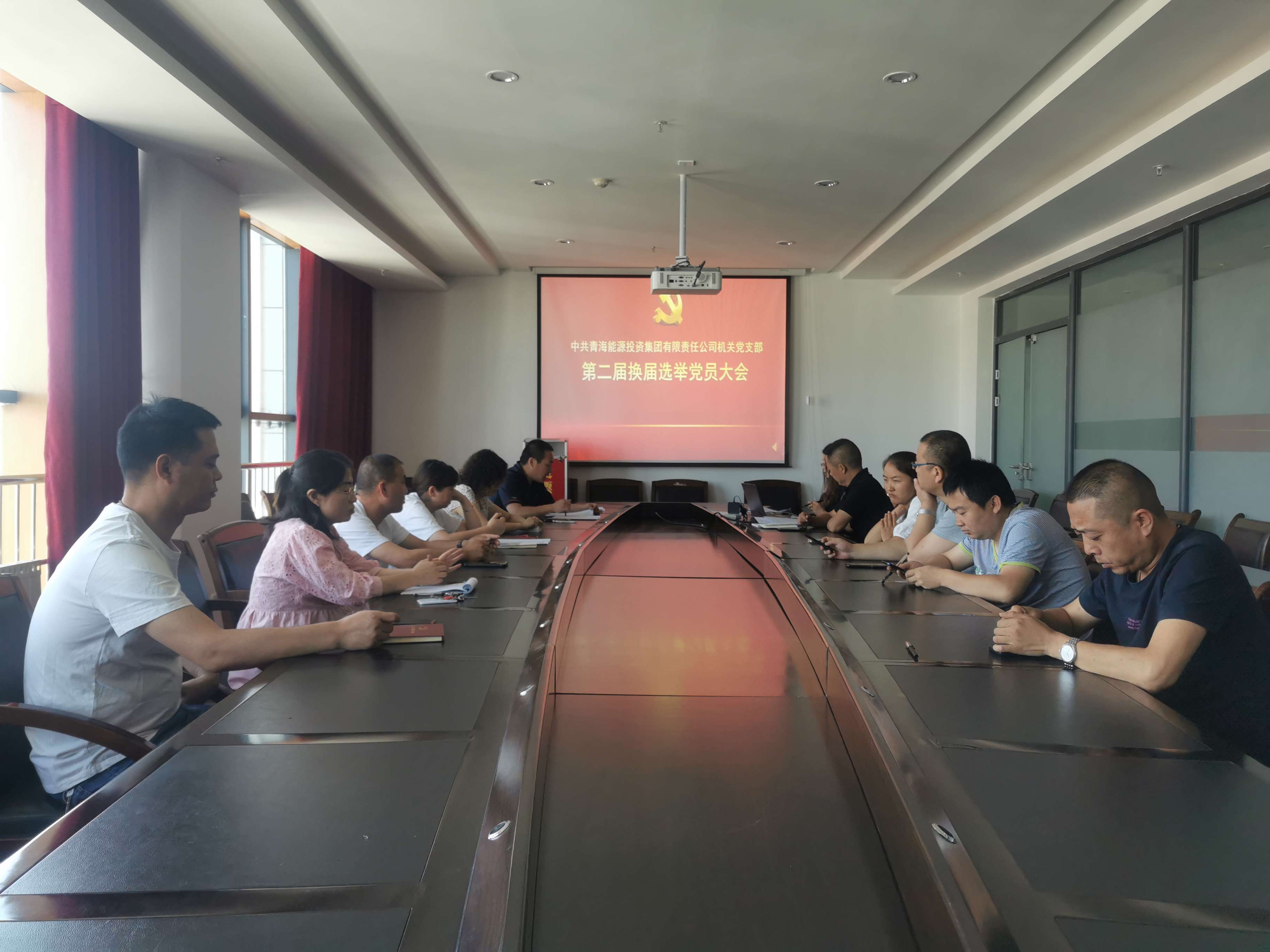 能投集團機關(guān)黨支部召開第二屆換屆選舉黨員大會  程彩琳 攝.jpg